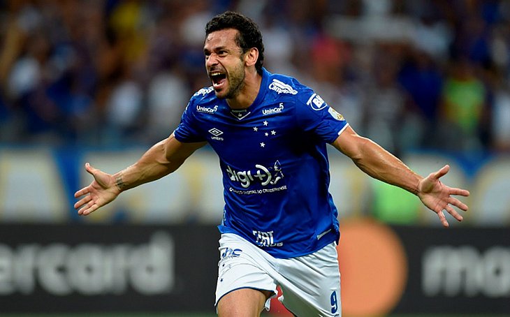 Hat trick de Fred destrói o Uracán no Mineirão e carimba Cruzeiro nas oitavas