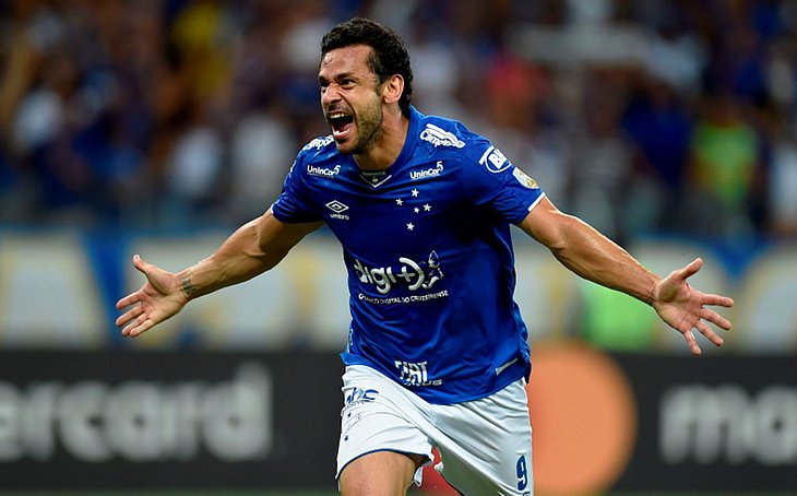 Hat trick de Fred destrói o Uracán no Mineirão e carimba Cruzeiro nas oitavas