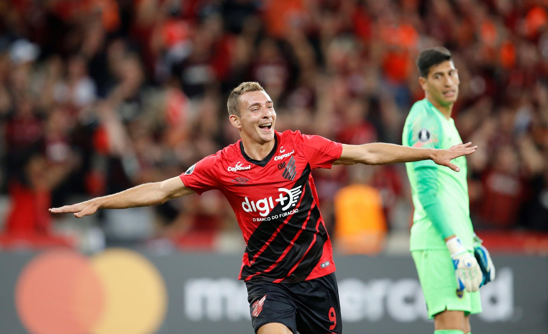 Marco Ruben, do Athletico Paranaense, fez um hat trick contra o Boca Juniors