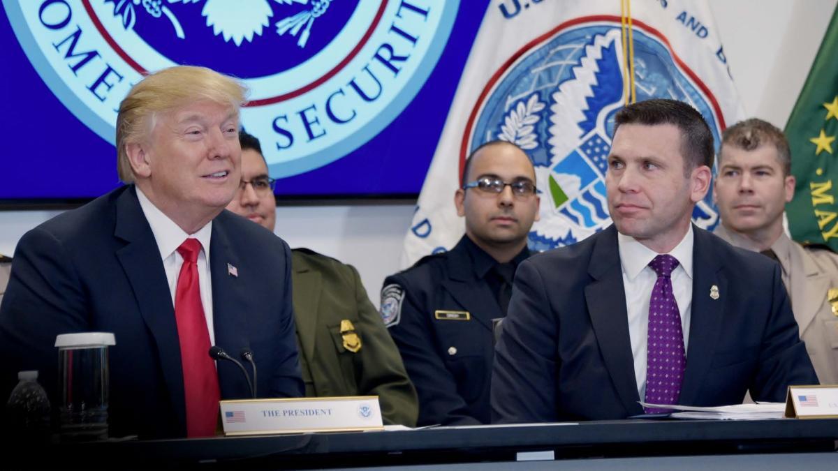 Presidente Trump em discurso no Homeland Security ao lado do commissioner Kevin McAleenan em fevereiro FOTO DHS Jetta Disco