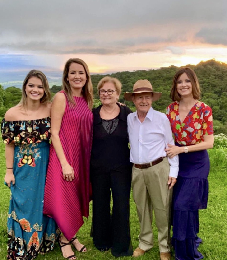 Viviane comemorando os 50 anos em família no Brasil
