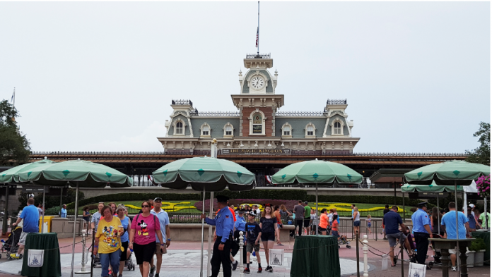 Capture É proibida a entrada com armas de fogo na Disney FOTO Barbara Liston - Reuters - todos os direitos reservados