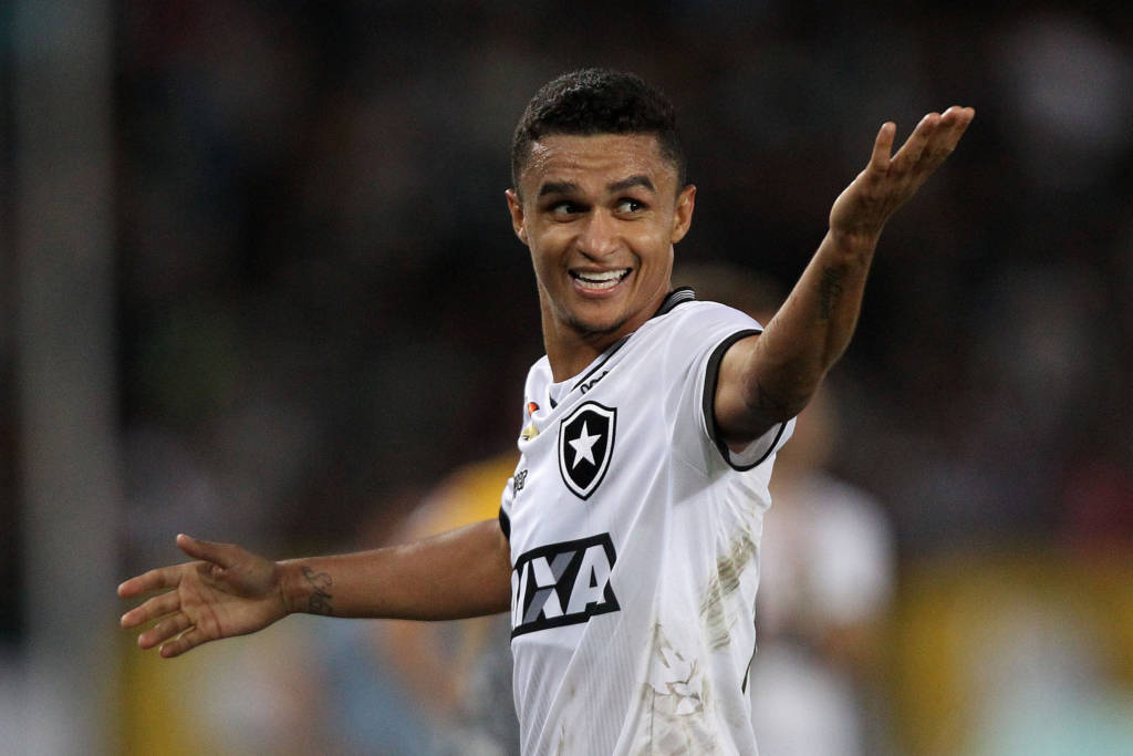 Erik marcou o gol da vitória do Botafogo e assumiu a artilharia da Copa Sul-Americana