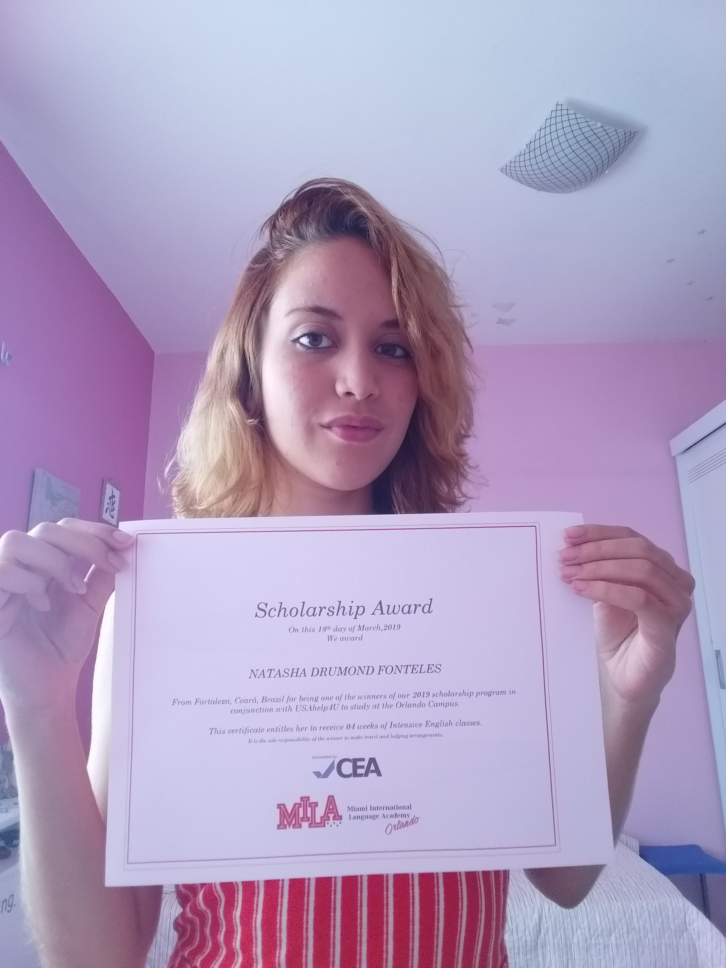 Natasha com certificado