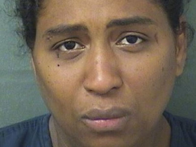 Rafaelle Sousa, 35, é acusada de abandonar sua filha em um dumpster FOTO Palm Beach County Sheriff's Office