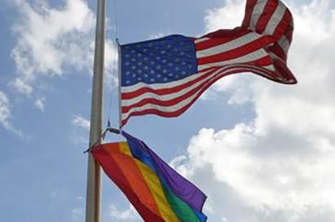 Bandeiras LGBT não podem tremular nos mastros de embaixadas americanas (Foto Embaixada da Jamaica)