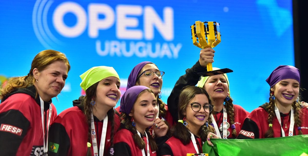 Equipe Big Bang no primeiro Aberto Internacional de Robótica do Uruguai (Foto CNI)