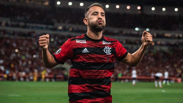 Everton Ribeiro comandou a equipe do Flamengo na vitória sobre o CSA