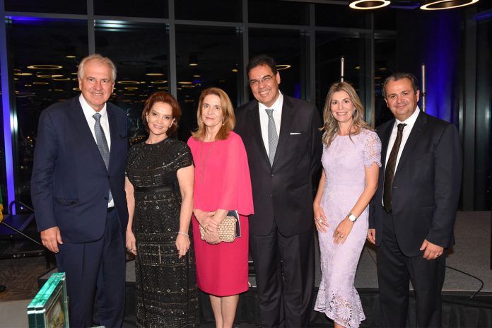 Excellence-Award-home Rubens e Beatriz Menin, da MRV Engenharia, Maria Teresa e Embaixador João Mendes Pereira, e Patricia e Cássio Segura, presidente da BACCF em Miami, no Excellence Award 2019