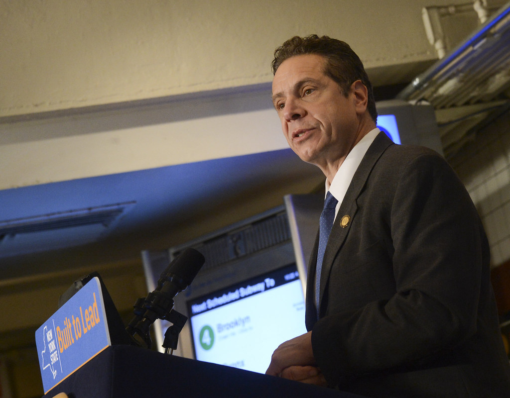 Governador de NY Andrew Cuomo sancionou lei que garante carteira de motorista para indocumentados (Foto: Marc A. Hermann / MTA New York City Transit