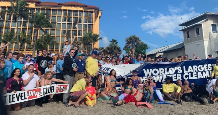 Mergulhadores se reuniram para bater recorde em Deerfield Beach