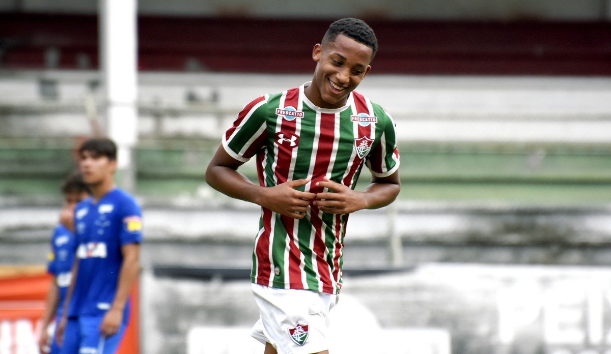 Jovem João Pedro, de apenas 17 anos, marcou gol antológico no Mineirão e desponta como craque