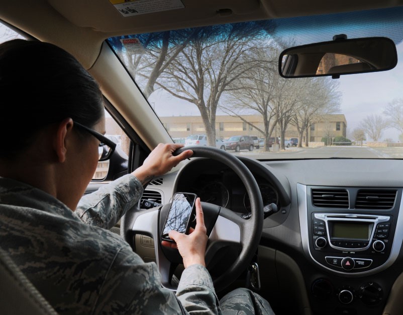 Lei que pune com mais rigor motoristas ao celular entra em vigor no dia 1 de julho (Crédito US Air Force)