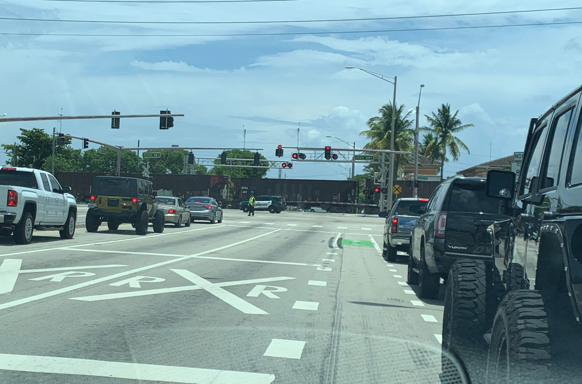 Trânsito ficou complicado na região da 10th Street em Deerfield Beach