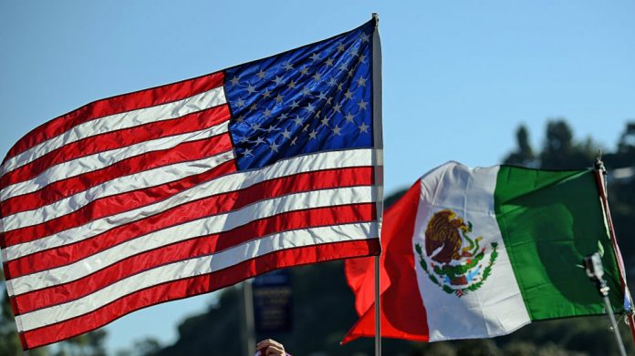 O México quer impedir a eventual guerra comercial com os Estados Unidos que, segundo analistas, pode levar sua economia a uma recessão