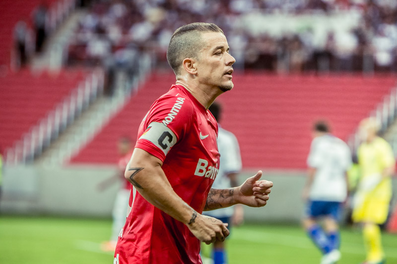 O veterano Andres D’Alessandro comandou o Internacional na vitória sobre o Palmeiras e desfalca o Inter na semifinal (Foto: Gabriel Heusi)