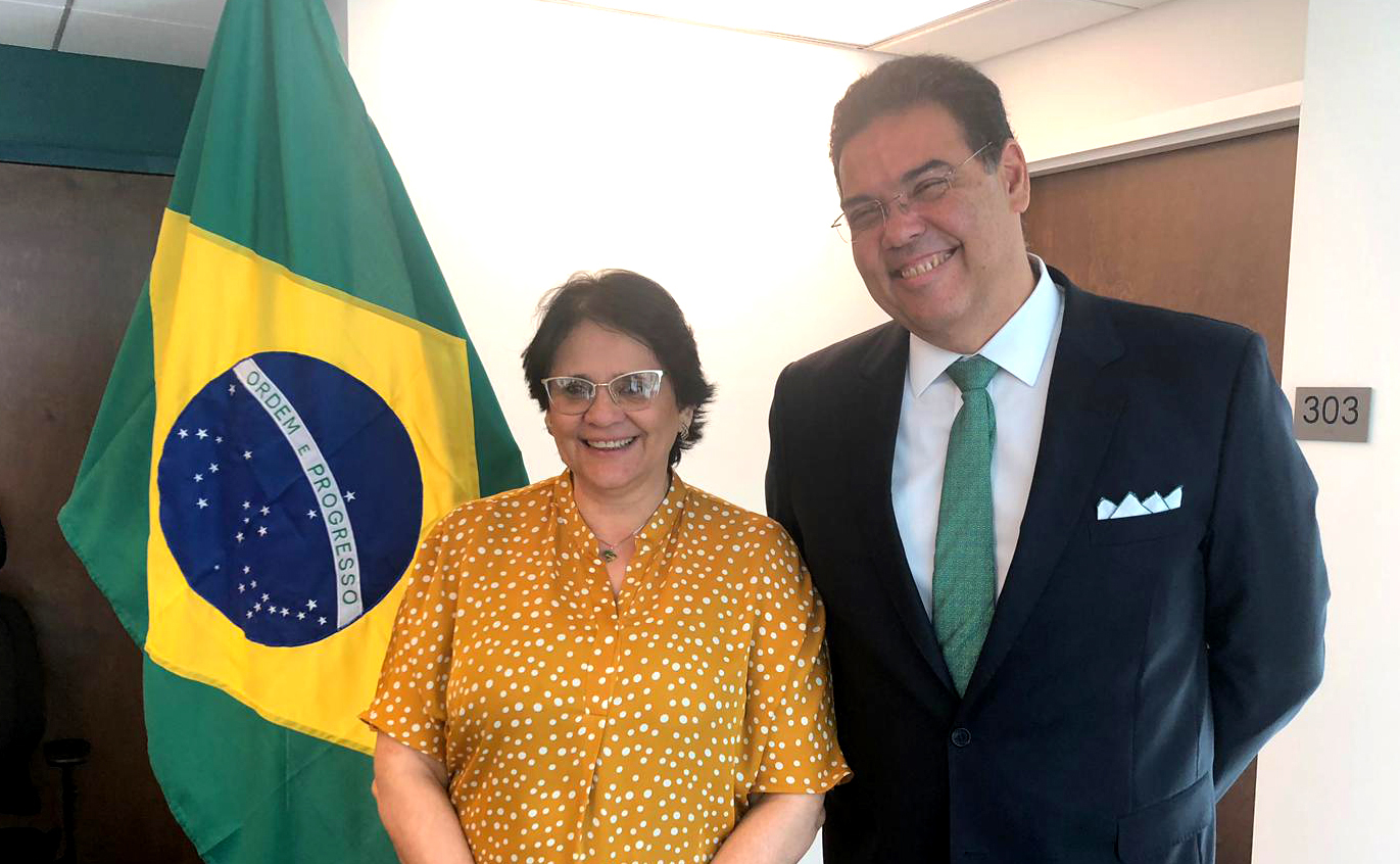 Ministra Damares Alves ao lado do embaixador João Mendes em Miami (Foto: André Freitas/AcheiUSA