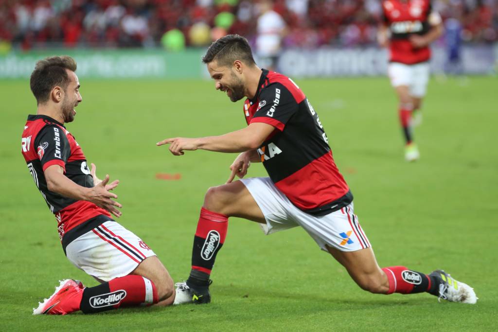 Diego e Everton Ribeiro erraram suas cobranças de pênaltis na decisão contra o Athletico-PR