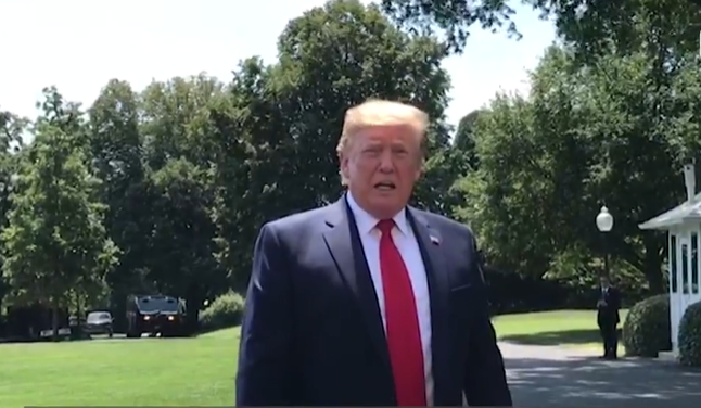 Trump em entrevista nos jardins da Casa Branca na terça-feira (30) (Foto Reprodução Globo News)