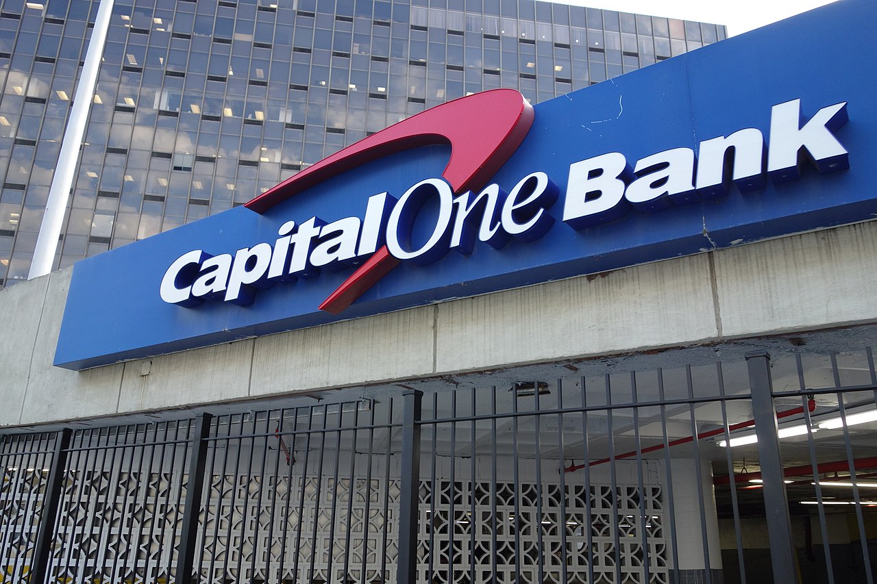 Capital One é a 10ª maior instituição financeira dos EUA e o sétimo maior banco privado do país (Foto: Wikimedia Commons)