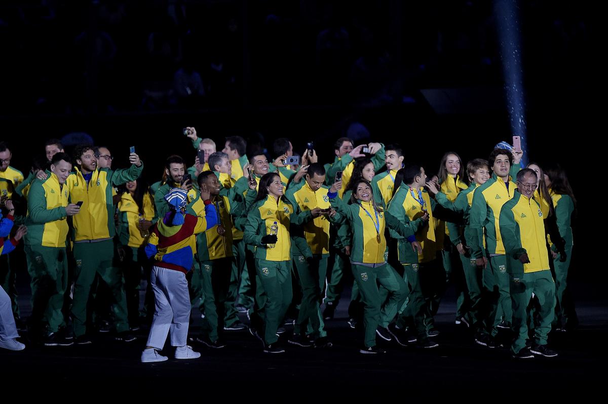 Parte da delegação na festa de encerramento dos Jogos Pan Americanos em Lima (Foto: COB)