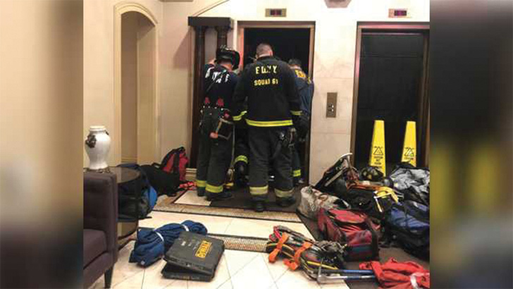 Homem morreu na hora em acidente com elevador (Foto: FDNY)