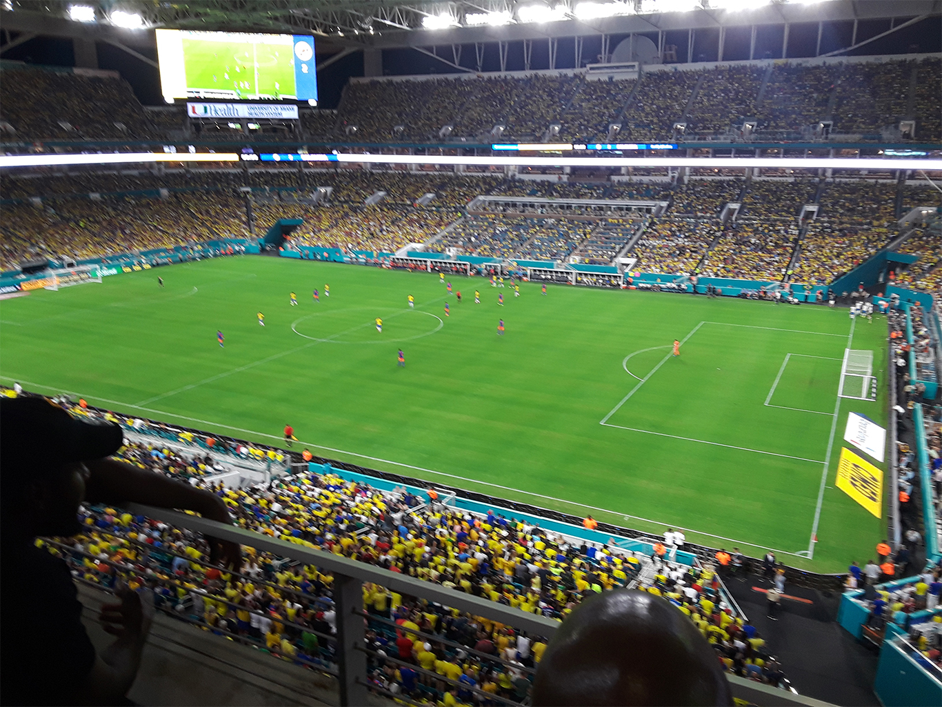 Colombianos e brasileiros lotyaram o Hard Rock Stadium no dia do amistoso entre Colômbia  Brasil