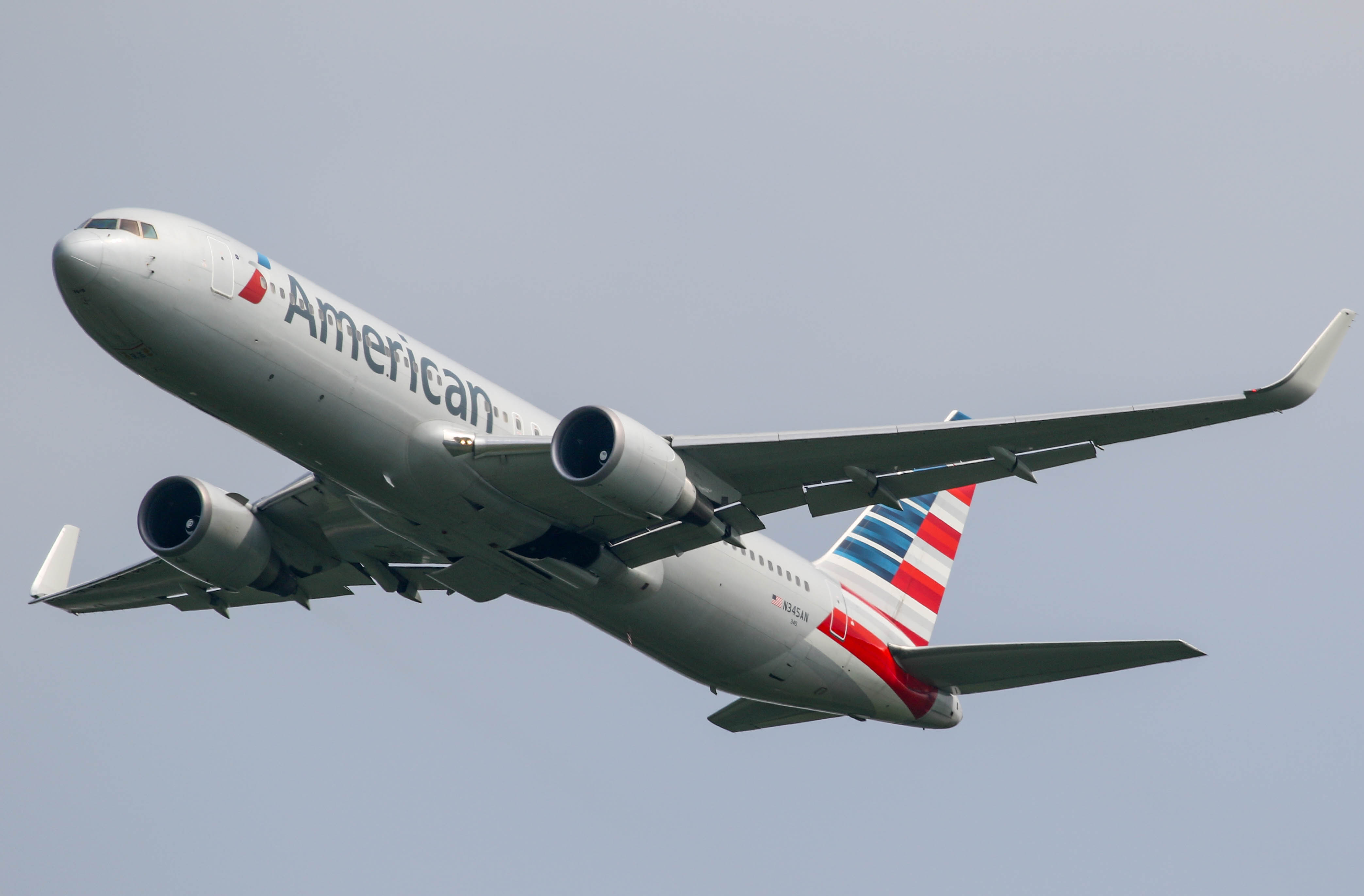 Caixas-pretas podem esclarecer causas do acidente com o avião da American Airlines