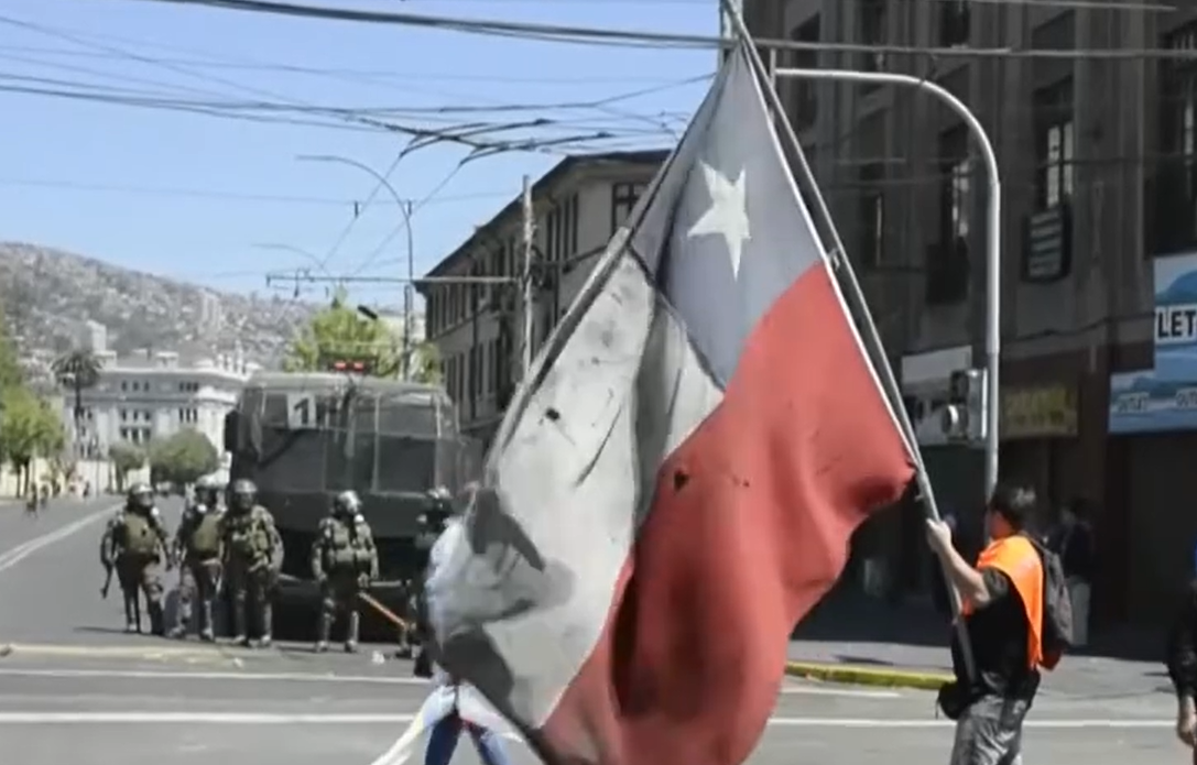 No Chile milhões de pessoas foram para as ruas e já são 18 mortos nos conflitos