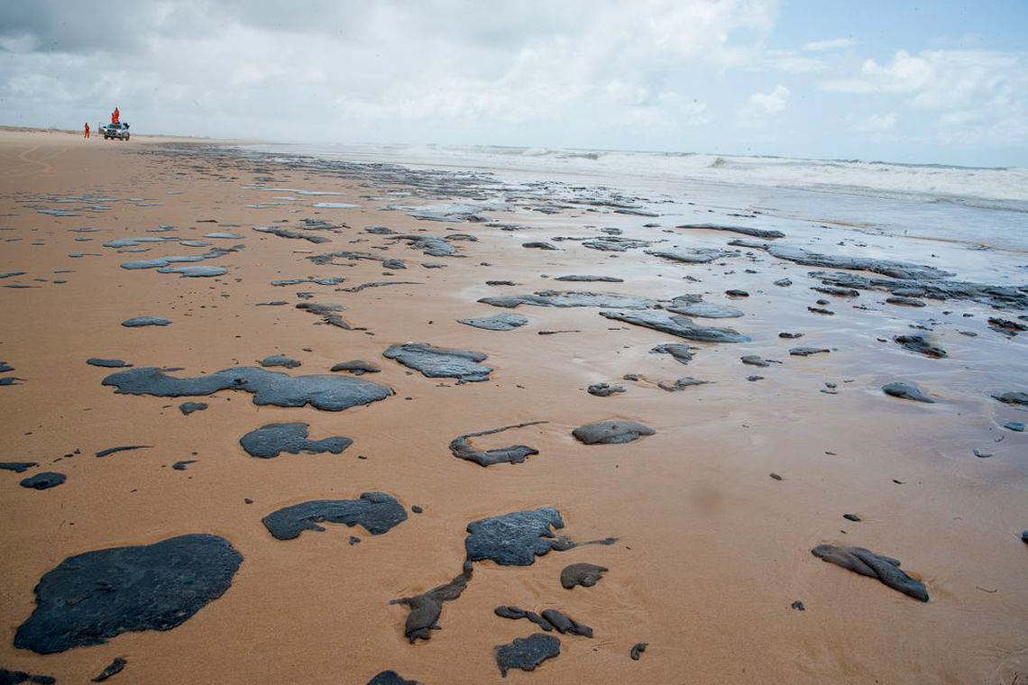 Manchas na praia de Sergipe (Foto: Adema/Governo de Sergipe)