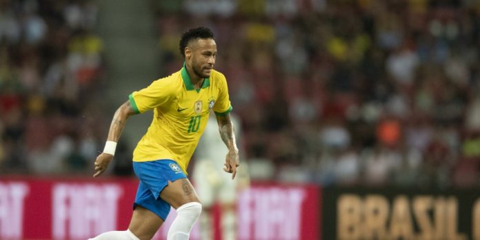 Neymar Neymar fez seu 100º jogo pela Seleção Brasileira no amistoso contra Senegal em Singapura