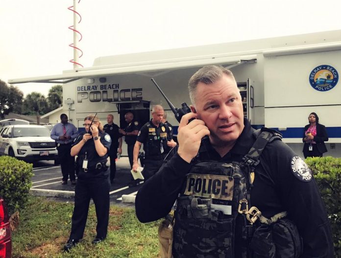 Polícia de Delray Beach foi até o local e encontrou duas pessoas mortas (Foto Delray Beach Police Dept)