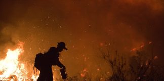 Os incêndios são comuns nesta época do ano na Califórnia (Foto: Andrea Booher/FEMA)