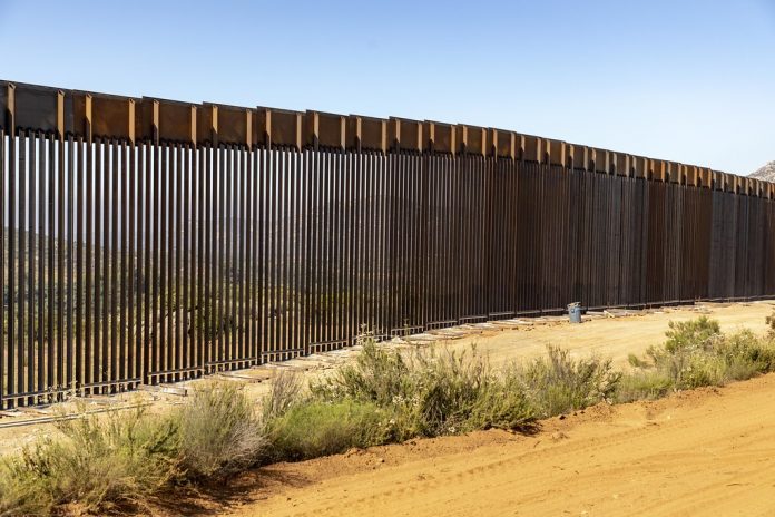 Construction Continues on the Replacement Border Wall near the T