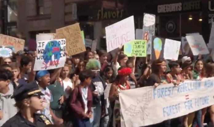 Clima A pressão das ruas pode influenciar a vontade política e promover mudanças para evitar tragédias ambientais (Foto: Reprodução – Twitter ONU)