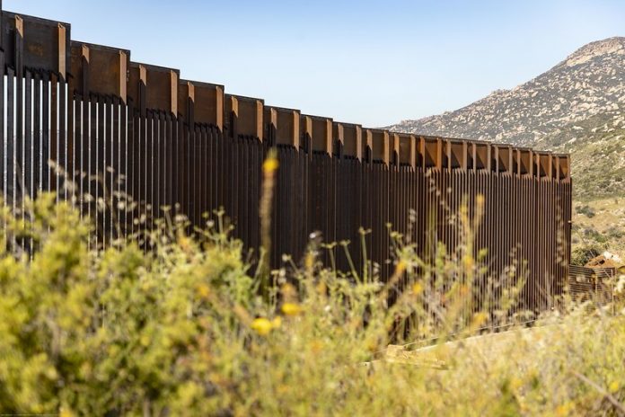 Construction Continues on the Replacement Border Wall near the T