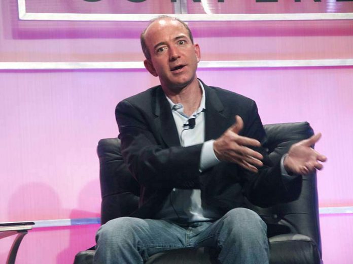 Bezos acusa Trump de ter feito pressão inapropriada para influenciar a escolha (Foto: JD Lasica – Flickr) Bezos acusa Trump de ter feito pressão inapropriada para influenciar a escolha (Foto: JD Lasica – Flickr)