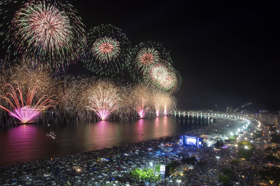 A festa da virada do ano em Copacabana garantiu 100% ocupação hoteleira do bairro (Foto: Gabriel Monteiro – Riotur)