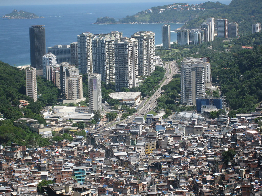 As visitas a favelas, como a Rocinha, estão desaconselhadas, mesmo de dia ou guiadas (Foto: Flickr)