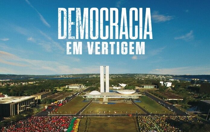 ‘Democracia em Vertigem’, longa brasileiro dirigido por Petra Costa