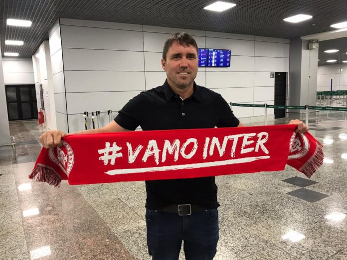 Eduardo Coudet comandou o Colorado em seu primeiro jogo internacional no Chile (Foto: Sport Club Internacional) Eduardo Coudet comandou o Colorado em seu primeiro jogo internacional no Chile (Foto: Sport Club Internacional)