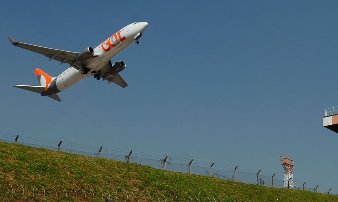 Companhias áreas operam em regime especial devido à pandemia (Foto Rovena Rosa - Agência Brasil)