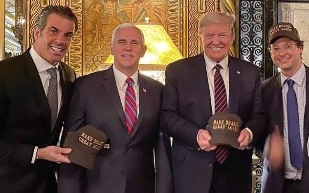 Fabio Wajngarten, à direita, está ao lado de Donald Trump, Mike Pence, vice-presidente dos EUA, e o apresentador de TV Álvaro Garnero. (Foto Reprodução Facebook)