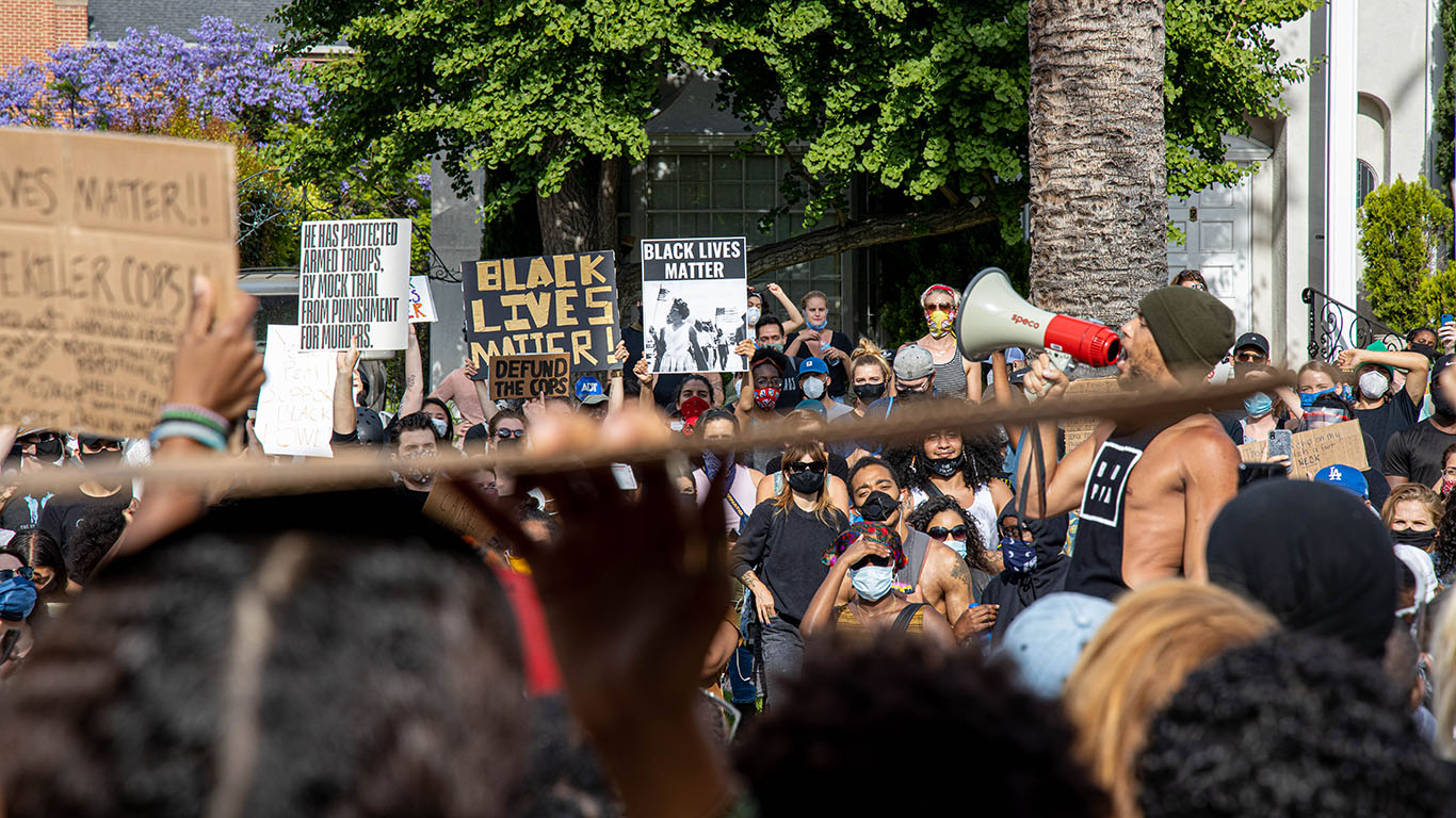 Black Lives Matter faz manifestação em frente à residência do prefeito (Foto: Sterling Scott)