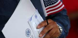 Aplicações para o formulário I-130 (pedido de Green Card por família), são as que mais demoram (foto:Reuters - Mike Blake)