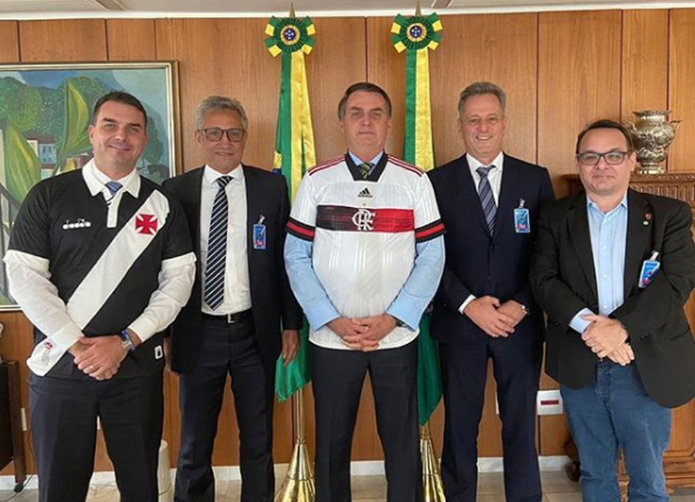 Presidentes de Flamengo e Vasco com Bolsonaro em busca de apoio da retomada do futebol no Rio