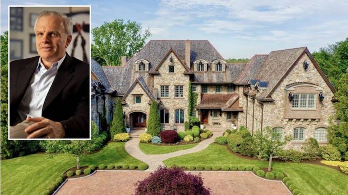 O fundador da Azul Airlines David Neeleman coloca mansão em Connecticut a venda (Foto: Houlihan Lawrence, Chris Ware/Bloomberg) O fundador da Azul Airlines David Neeleman coloca mansão em Connecticut a venda (Foto: Houlihan Lawrence, Chris Ware/Bloomberg)
