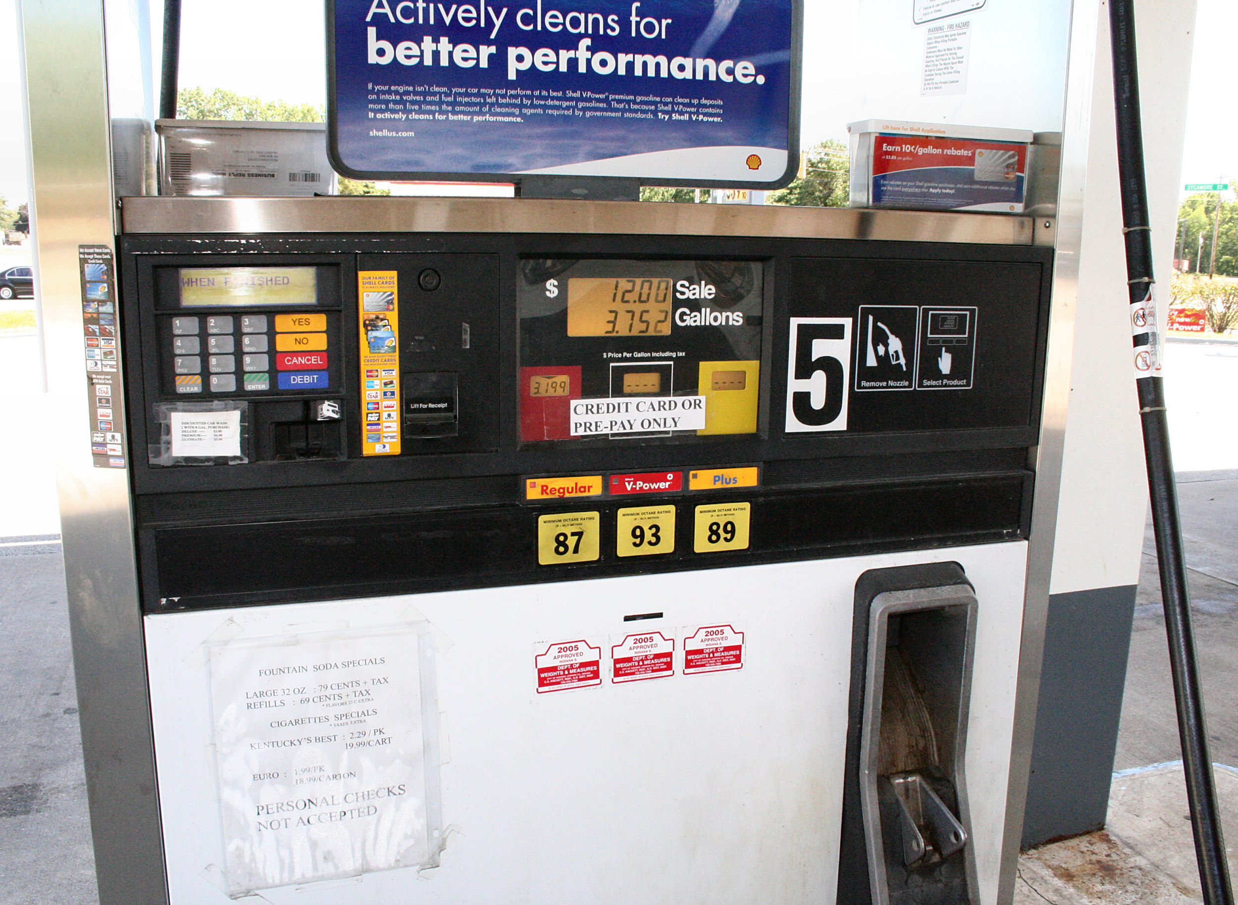 O preço da gasolina foi um dos responsáveis pela inflação de 0,6% em junho (Foto: Derek Jensen)