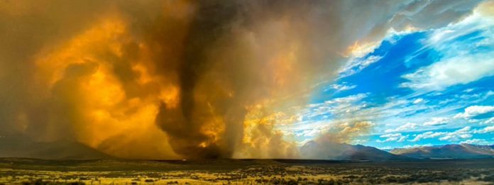 Tornado de fogo (foto: nevada_traveller/Twitter)