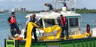 Barco do Miami-Dade Fire Rescue em operação (foto: Facebook Miami-Dade Fire Rescue)